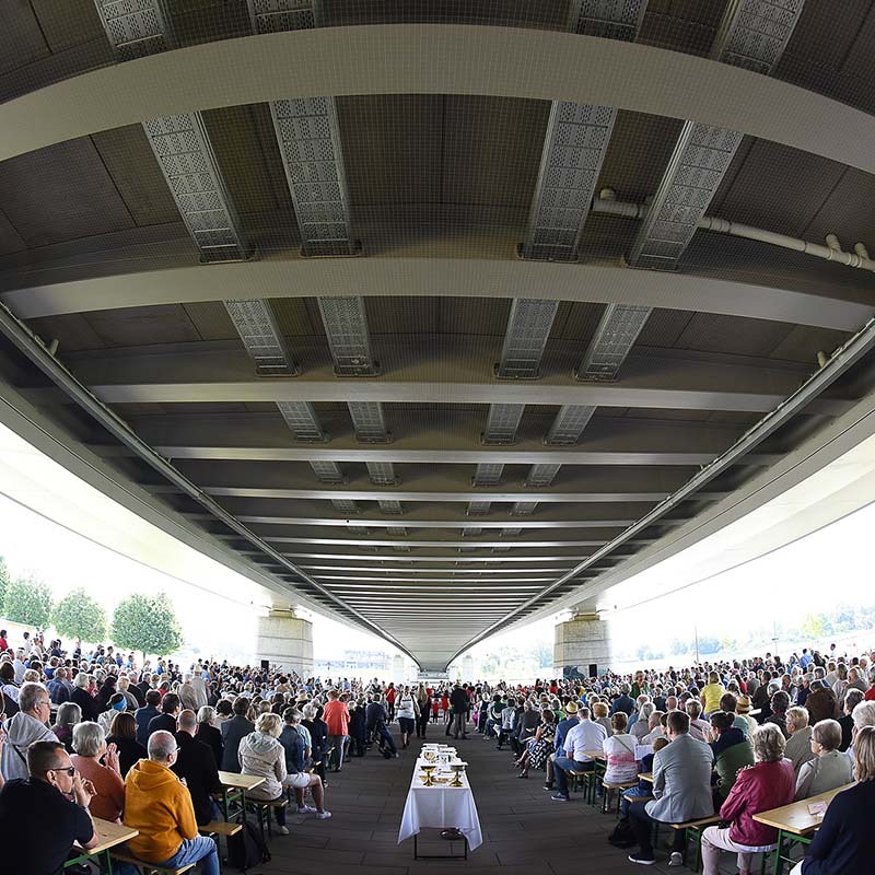 Gottedienst Eisenbahnbrücke