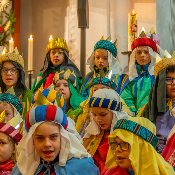 Festlicher Sternsinger-Gottesdienst am Dreikönigstag zum Abschluss der Sternsingeraktion 2024