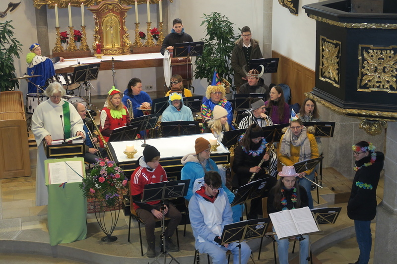 Gottesdienst mit der Musikkapelle                               