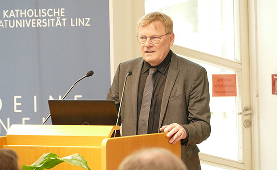 Univ.-Prof. Christoph Niemand