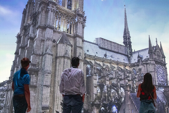 Notre Dame im Deep Space