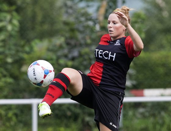 OEFB Frauen Bundesliga Union Kleinmünchen-SK Sturm Graz, 06.09.2014, Katharina Strauchs (Kleinmünchen) erzielt das 1:0 Foto: Foto Lui