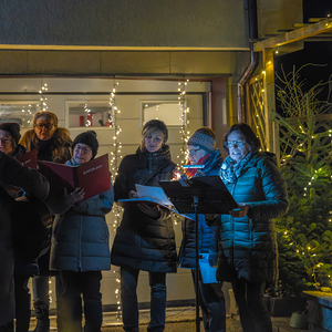 Lebendiger Adventkalender der Pfarre Kirchdorf an der Krems. Adventliche Besinnung - beten, singen und feiern. anschließend gemeinsam bei Tee wärmen und reden.Bild: bei Anna Hölzl