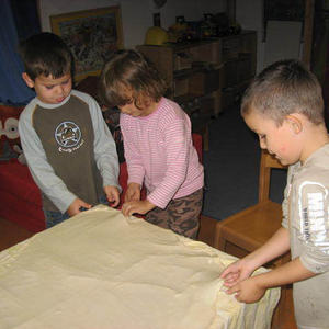 Apfelstrudelbacken im Kindergarten