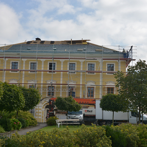 Tischlerei Watzl fertigt neue Kastenfenster für den Pfarrhof Kirchdorf/Krems.