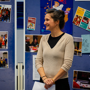 Julia Schörkhuber, Bildungsreferentin beim Team Kinder | Kath. Jungschar der Diözese Linz, begrüßt alle Anwesenden.