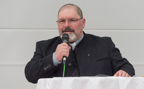 Treffen mit den Dekanaten in Burgkirchen. Um 14 Uhr startete ein gemeinsamen Wanderung vom Pfrrkirche Mauerkirchen mit Bischof Manfred zum Pfarre Burgkirchen. Gottesdienst war in der Burgkirchen Kirche um 19:30 Uhr, anschließend AgapeFoto: Jack Haij