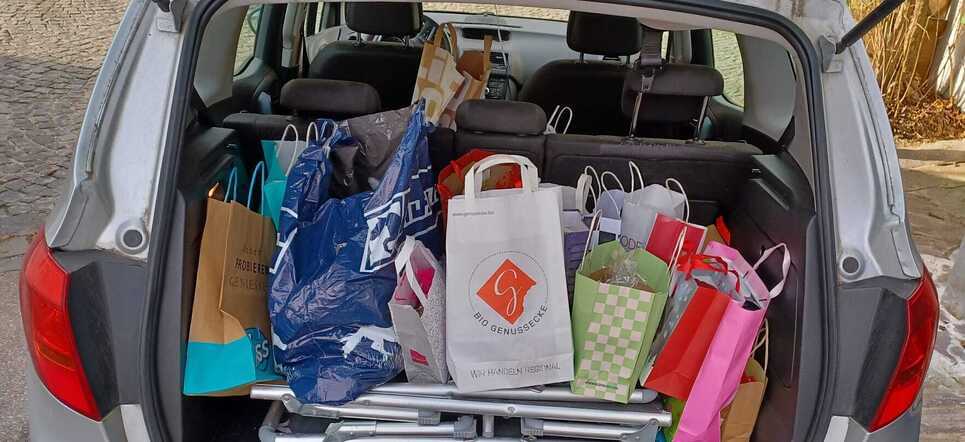 Geschenke des Umgekehrten Adventkalenders / Pfarrgemeinde St. Magdalena / Heinz Häubl