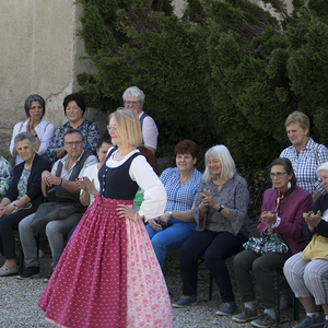 Benefizmarkt der Goldhaubenfrauen