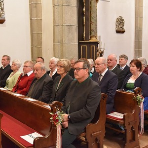 Die Jubelpaare in der Pfarrkirche