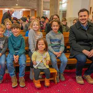 Am Christkönigs-Sonntag wurden in der Pfarrkirche Kirchdorf an der Krems beim Sonntagsgottesdienst neue MinistrantInnen aufgenommen