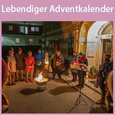 Lebendiger Adventkalender vor dem Pfarrhof