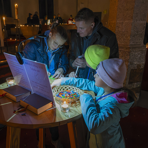 Frieden - Schalom war das Thema der Nacht der 1000 Lichter in der Pfarre Kirchdorf an der Krems. 