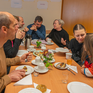 Jungscharkinder und deren Eltern luden zum Pfarrkaffee