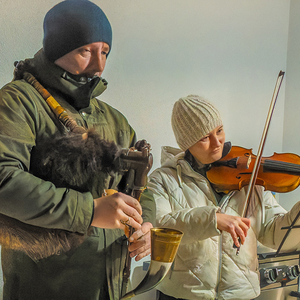 Lebendiger Adventkalender der Pfarre Kirchdorf an der Krems. Adventliche Besinnung - beten, singen und feiern. Anschließend gemeinsam bei Tee wärmen und reden.Bild: Lebendiger Adventkalender bei Familie Holzer-Colin