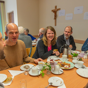 Jungscharkinder und deren Eltern luden zum Pfarrkaffee