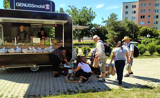 Essensausgabe beim Foodtruck