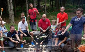 Grillen am Lagerfeuer