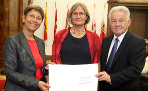Drei diözesane MitarbeiterInnen wurden 2015 von Landeshauptmann und Soziallandesrätin mit dem Titel 'Konsulent für Soziales' ausgezeichnet.