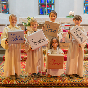 Am Christkönigs-Sonntag wurden in der Pfarrkirche Kirchdorf an der Krems beim Sonntagsgottesdienst neue MinistrantInnen aufgenommen