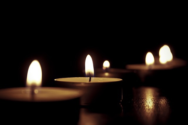 candle / Image by Katie Phillips from Pixabay Trauer