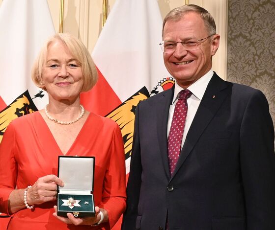 Maria Hasibeder, bis Dezember 2022 Präsidentin der Katholischen Aktion Oberösterreichs und Landeshauptmann Thomas Stelzer / © Kiz/JW Maria Hasibeder, bis Dezember 2022 Präsidentin der Katholischen Aktion Oberösterreichs und Landeshauptmann Thomas Stelzer