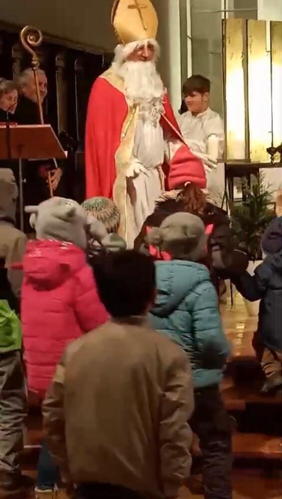 Nikolaus mit Kindern