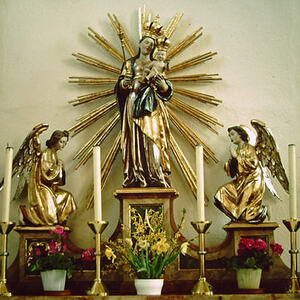 Der Marienaltar vor der Renovierung 2000