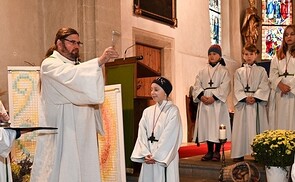 Pfarrgemeinde Hörsching: Familiengottesdienst mit Ministrant:innen-Aufnahme