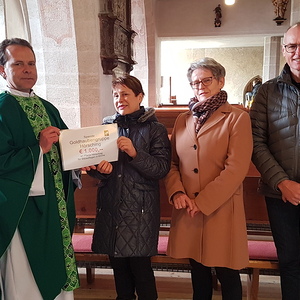 Spendenübergabe der Goldhaubengruppe Hörsching