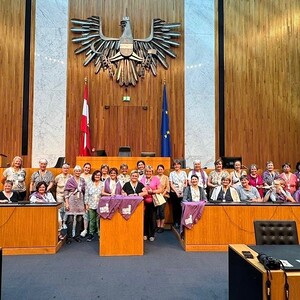 Gruppenfoto beim Parlamentsbesuch