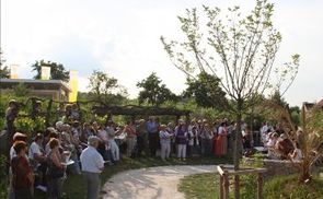 Maiandacht im Bibelgarten