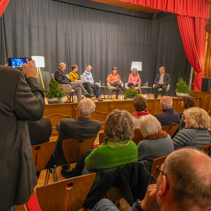 Superintendent Gerold Lehner, Doris Helmberger-Fleckl, SR Teresa Hieslmayr, Moderatorin Renata Schmidtkunz, Brigitte Gruber-Aichberger, Bischof Manfred Scheuer