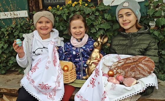 Weihe 2024 vl. Luise, Elena, Anni / Reinhard Hörmandinger vl. Luise, Elena, Anni