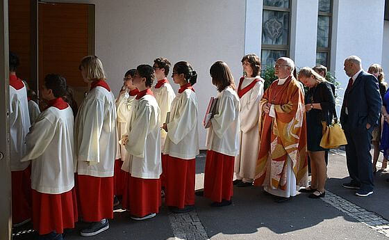 Einzug in die Kirche