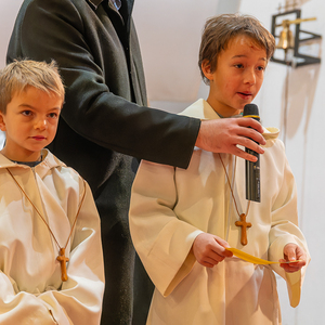 Am Christkönigs-Sonntag wurden in der Pfarrkirche Kirchdorf an der Krems beim Sonntagsgottesdienst neue MinistrantInnen aufgenommen