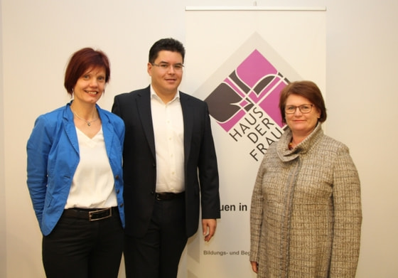 PK Fortpflanzungsmedizingesetz / © Diözese Linz PK Fortpflanzungsmedizingesetz, v.l. Mag.a Martha Leeb, Priv.-Doz. Dr. Omar Josef Shebl, Dipl.-Päd.in Erika Kirchweger