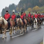 Zu Fuß und hoch zu Pferd