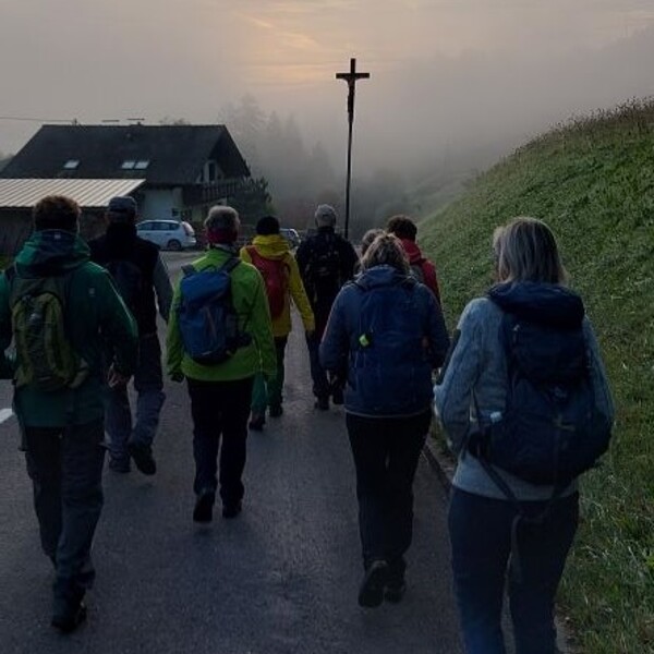 Pilger auf dem Weg nach Maria Neustift