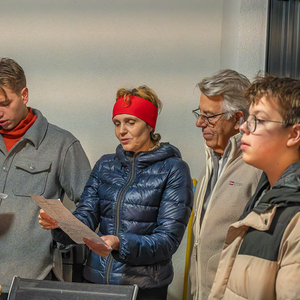 Lebendiger Adventkalender der Pfarre Kirchdorf an der Krems. Adventliche Besinnung - beten, singen und feiern. Anschließend gemeinsam bei Tee wärmen und reden.Bild: Lebendiger Adventkalender bei Familie Holzer-Colin