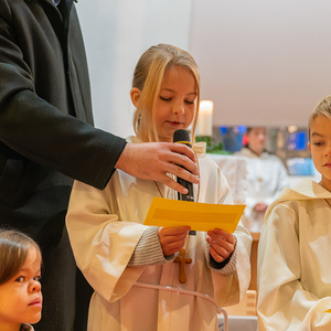 Am Christkönigs-Sonntag wurden in der Pfarrkirche Kirchdorf an der Krems beim Sonntagsgottesdienst neue MinistrantInnen aufgenommen