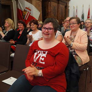 Am 15. Mai 2015 wurde im Linzer Landhaus der 22. Solidaritätspreis verliehen. Den zehn Preisträgerinnen und Preisträgern wurden die Preise von Bischof Dr. Ludwig Schwarz, Landeshauptmann Dr. Josef Pühringer und Soziallandesrätin Mag. Gertraud Jahn üb