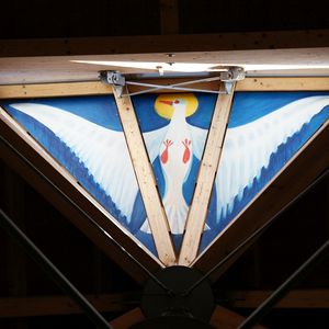 Dachlaterne mit Bild der Taube des Heiligen Geistes
