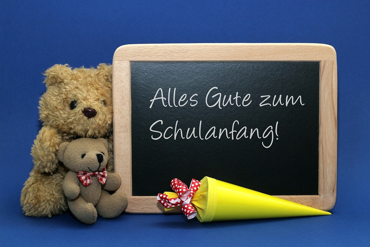 Schulbeginn Burgkirchen / https://pixabay.com/de/photos/schulanfang-tafel-schule-3574853/ Schule Burgkirchen