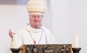 Bischof Manfred Scheuer bei Kirchensegnung