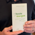 Autor Stefan Schlager mit seinem neuesten Buch / © Stefan Schlager Autor Stefan Schlager mit seinem neuesten Buch