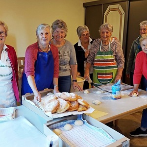 Die Golden Girls beim Krapfenbacken