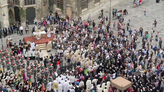 Der Dom, das Wetter und der Jahreskreis / © ORF Der Dom, das Wetter und der Jahreskreis - Hoch ragt der Stephansdom ?ber die D?cher der Innenstadt auf. Alles, was der Himmel im Lauf eines Jahres bringt, schl?gt sich hier besonders stark nieder. Ein Jahreskreislauf am Dom, das ist ein Wechselbad vo