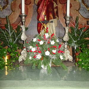 Weihnachtsschmuck in der Pfarrkirche