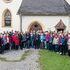 Wallfahrer:innen mit Bischof Manfred Scheuer vor der Kirche in Dörnbach / © Diözese Linz / Thomas Markowetz Wallfahrer:innen mit Bischof Manfred Scheuer vor der Kirche in Dörnbach